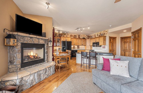 Estes Park Condo | Mount Stratus at Marys Lake with A/C!