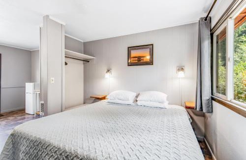 Quilcene Apartment | Mount Walker Suite, Room 12 at Mount Walker Inn
