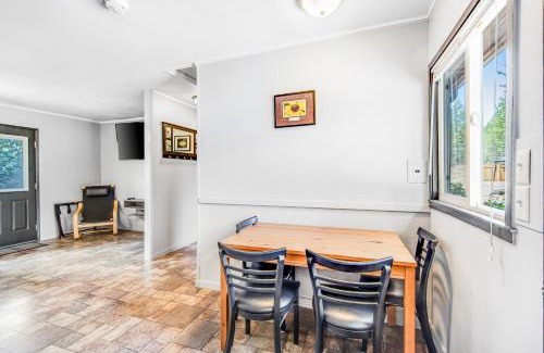 Quilcene Apartment | Mount Walker Suite, Room 12 at Mount Walker Inn