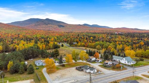 Twin Mountain House | Mount Washington by Day Hot tub by night #2