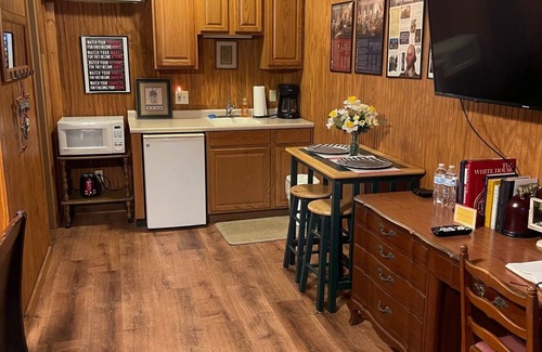 Clayton Hotel | Mountain Aire Cottages, Inn, & Glamping