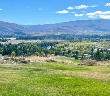 Alexandra Apartment | Mountain and river view retreat