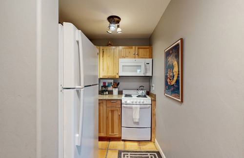 Eagle Apartment | Mountain apartment close to adventure, with shared fire pit, gym, and BBQ