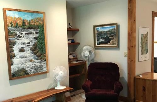 Warren Apartment | Mountain Breeze Getaway Condos