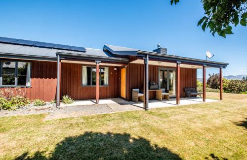 Hanmer Springs House | Mountain Breeze - Hanmer Springs Holiday Home