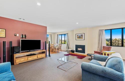 Hanmer Springs House | Mountain Breeze - Hanmer Springs Holiday Home