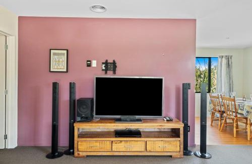 Hanmer Springs House | Mountain Breeze - Hanmer Springs Holiday Home