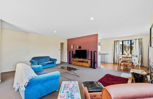 Hanmer Springs House | Mountain Breeze - Hanmer Springs Holiday Home