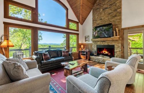Mineral Bluff House | Mountain Breeze - Mountain View Hot Tub Firepit