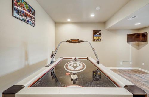Woodmoor Villa | Mountain Breeze Villa w Mountain Views and Air Hockey
