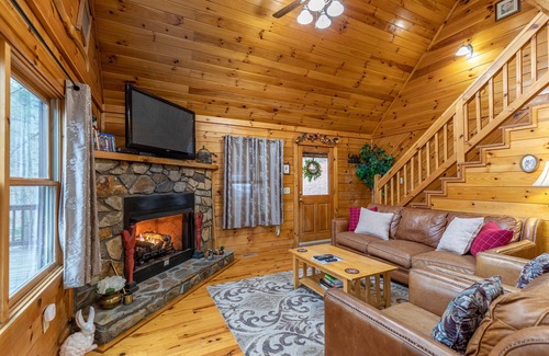 Fleetwood House | Mountain Breezes - Log Home with Hot Tub, Pool Table, Private, 10 mins to West Jefferson!