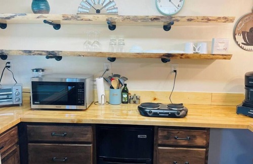 Martin City Condo | Mountain Bungalow