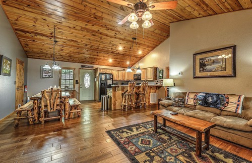 Murphy Cabin | Mountain Cabin - 3 BR w/Pool Table, Air Hockey & WiFi! Near Town! Discounts!