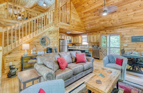 Morganton Cabin | Mountain Cabin|Covered Deck|Hot Tub|Wifi|Gameroom