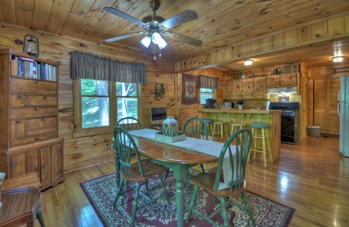 Morganton Cabin | Mountain Cabin, Deck, Pet Friendly, Fenced Yard