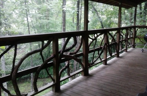 Hiawassee Cabin | Mountain Cabin, Hiawassee Ga 2 Bdr, 2 Ba, w/Loft, Trout Strm, App Trail, falls