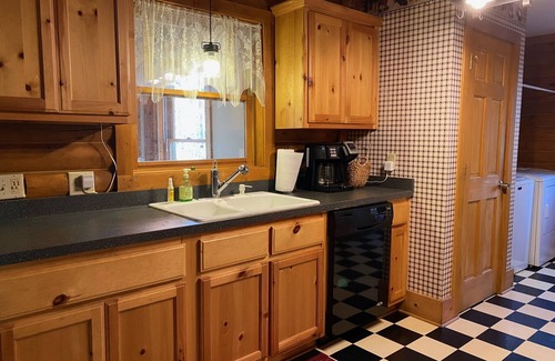 Mount Gilead House | Mountain Cabin, Lake Tillery, Uwharrie National Forest