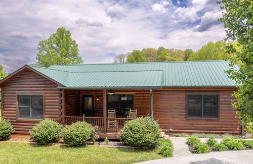 Whittier Cabin | Mountain cabin, Minutes to Casino/Great Smokies National Park, Bikers Welcome