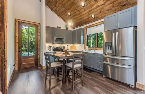 Newland Cabin | Mountain Cabin Oasis: hot tub&fire pit