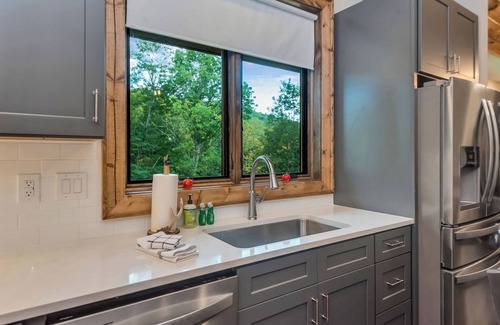 Newland Cabin | Mountain Cabin Oasis: hot tub&fire pit