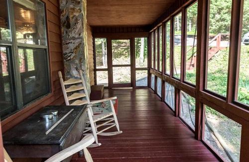 Blairsville House | Mountain Cabin Rental Under Two Hours from Atlanta for Lake Nottely Getaway in Georgia
