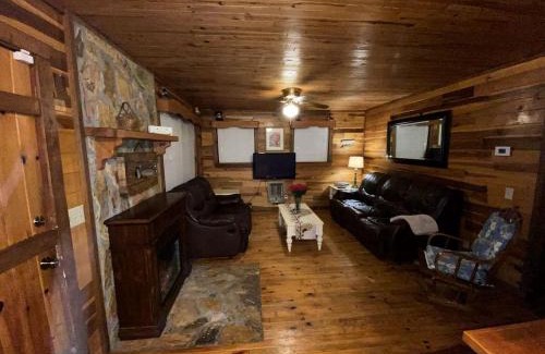 Blairsville House | Mountain Cabin Rental Under Two Hours from Atlanta for Lake Nottely Getaway in Georgia