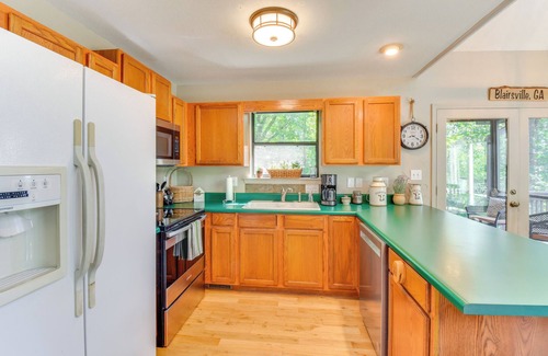 Blairsville Cabin | Mountain Cabin w/Covered Decks & Fire Pit!