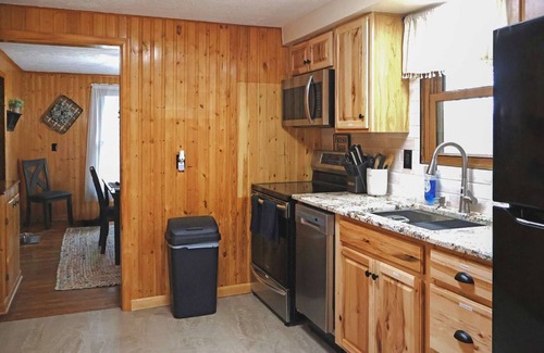 Stanley Ski Chalet | Mountain Cabin w Hot Tub, Deck, Grill & Fire Pit