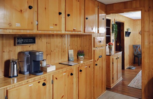 Stanley Ski Chalet | Mountain Cabin w Hot Tub, Deck, Grill & Fire Pit