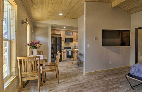 Woodland Park Apartment | Mountain Cabin, Walk to Dining/Memorial Park!