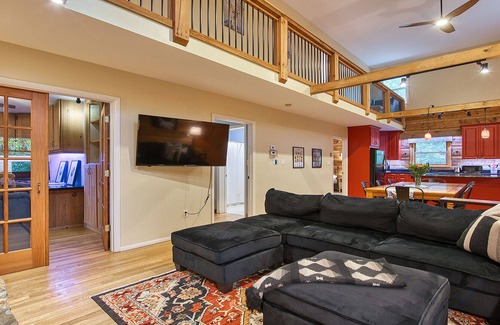 Leicester Cabin | Mountain Cabin with Hot Tub, Fire Pit, & Views ~ Sleeps 14!