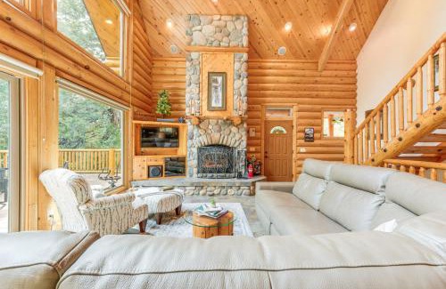 Shaver Lake House | Mountain Cabin with Hot Tub 4 Mi to Shaver Lake!