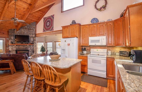 Foscoe Cabin | Mountain Cabin with Comfortable Accommodations