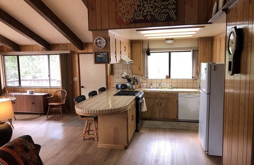 Shaver Lake Cabin | Mountain cabin with fireplace. Minutes away from Shaver Lake and China Peak.