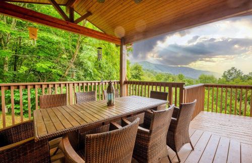Robbinsville Ski Chalet | -Mountain Chalet Getaway with Breathtaking View Next to Tail of Dragon-