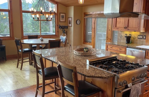 Grand Country Estates Ski Chalet | Mountain Chalet in heart of Grand County, Hot Tub, Dogs welcome, Child Friendly