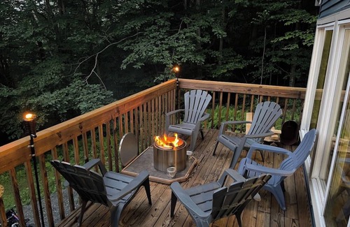 East Dover Ski Chalet | Mountain Chalet mins from Mt Snow Skiing/hiking
