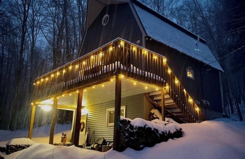 East Dover Ski Chalet | Mountain Chalet mins from Mt Snow Skiing/hiking