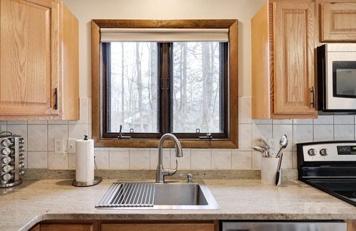 Hamlin House | Mountain Chalet Retreat 4 bedrooms,3 baths,hot tub, sauna, game room, firepit