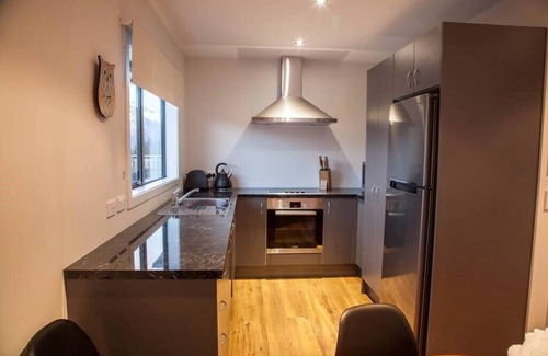 Fernhill House | Mountain Charm with spa - 2 bedroom option