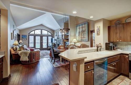 Edwards Condo | Mountain Condo + Fireplace & Private Balcony
