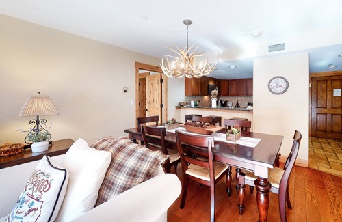 Beaver Creek Condo | Mountain Condo w/Balcony, Fireplace, Shared Pool, & Hot Tub - Walk to Lifts