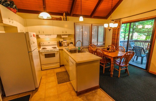 Marble Hill Condo | Mountain Condo w/Deck & Fireplace