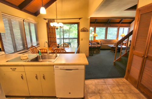 Marble Hill Condo | Mountain Condo w/Deck & Fireplace