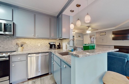 Warren Condo | Mountain Condo with Three Pools, Hot Tub, Tennis, Game Room & Gym