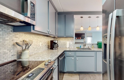 Warren Condo | Mountain Condo with Three Pools, Hot Tub, Tennis, Game Room & Gym