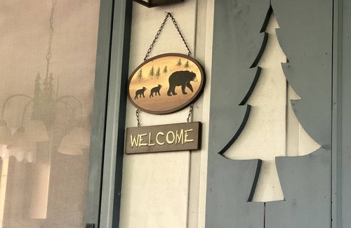 Newland House | Mountain Cottage in Resort Setting
