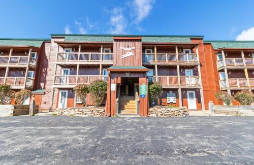 Snowshoe Apartment | Mountain Crest 3 Studio Near Slopes And Shuttle Bus WiFi Gated Parking