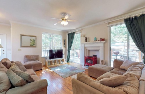 Groveland House | Mountain Crest