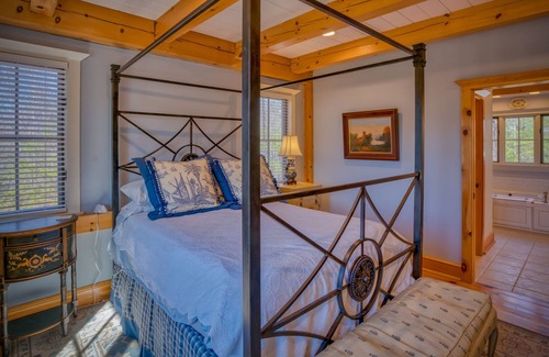Mill Spring Cabin | Mountain Dream Luxury Cottage with Fireplace